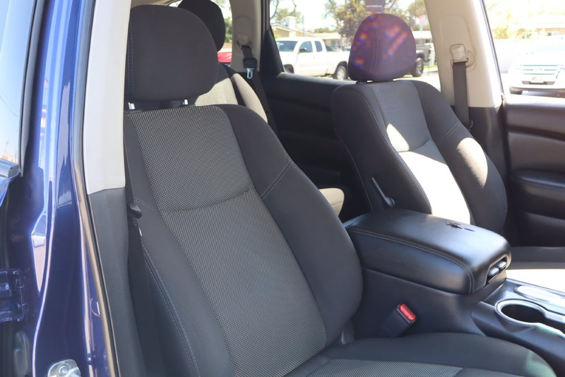 Nissan Pathfinder Vehicle Full-screen Gallery Image 19