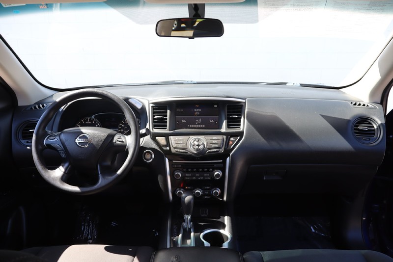 Nissan Pathfinder Vehicle Full-screen Gallery Image 21