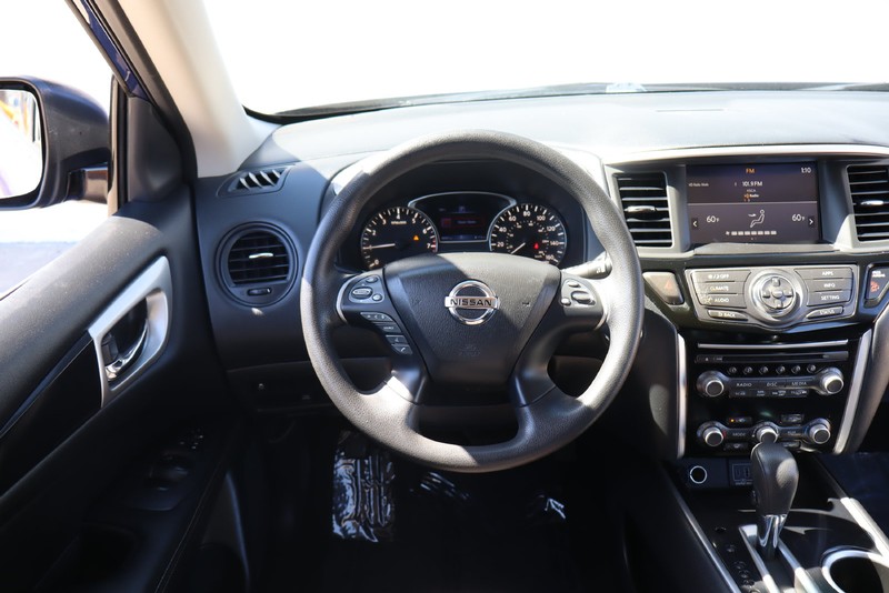 Nissan Pathfinder Vehicle Full-screen Gallery Image 23