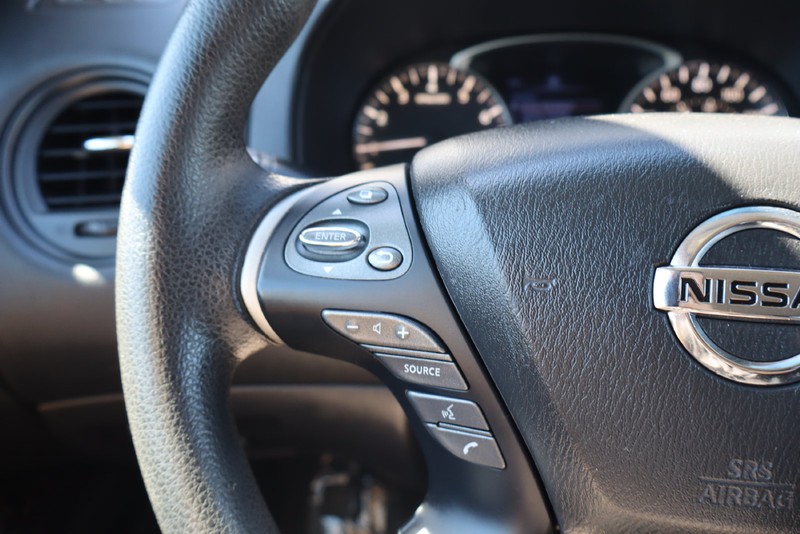 Nissan Pathfinder Vehicle Full-screen Gallery Image 24