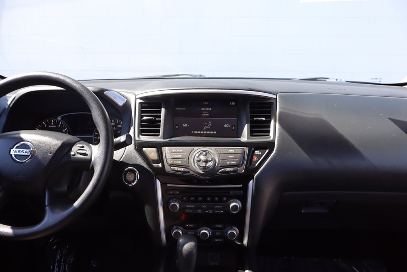 Nissan Pathfinder Vehicle Full-screen Gallery Image 26