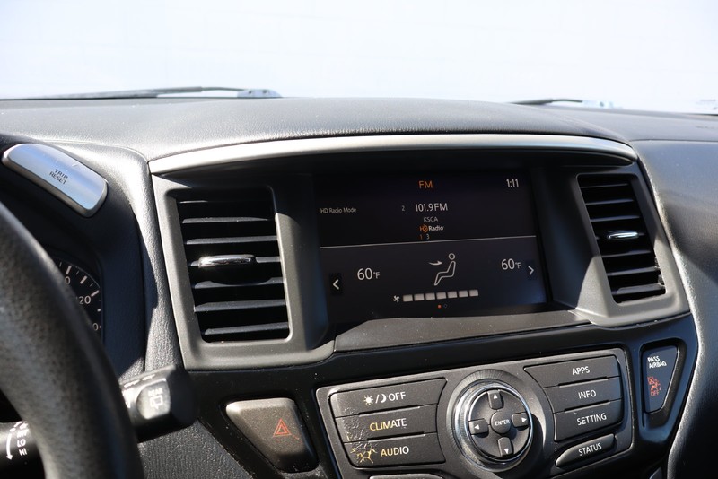 Nissan Pathfinder Vehicle Full-screen Gallery Image 27