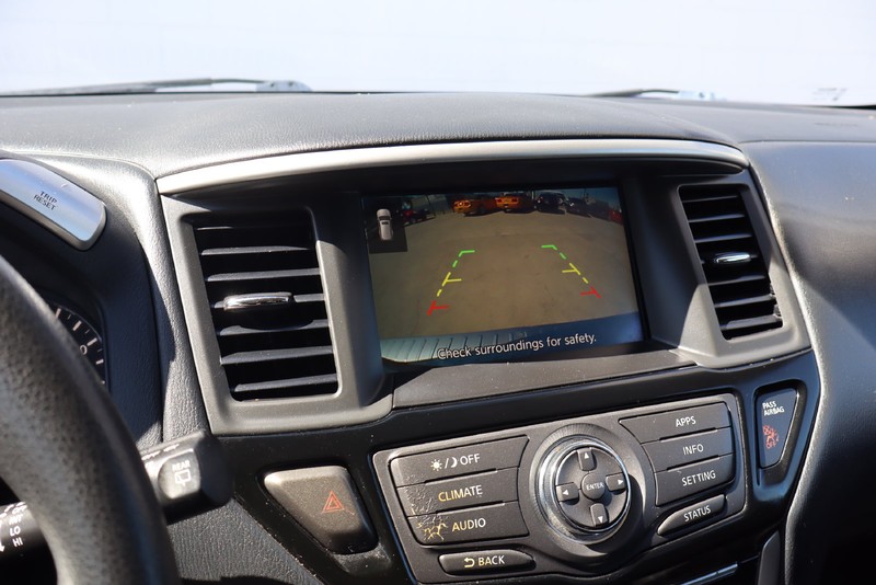 Nissan Pathfinder Vehicle Full-screen Gallery Image 28