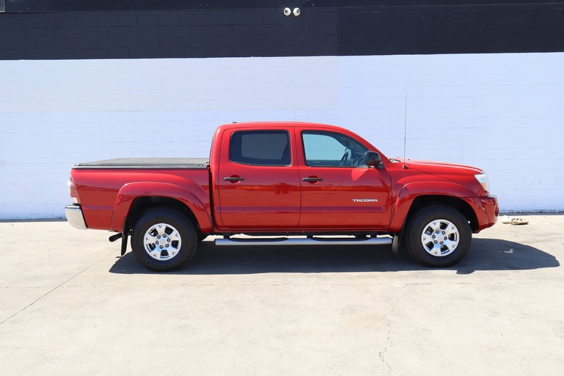 Toyota Tacoma Vehicle Full-screen Gallery Image 01