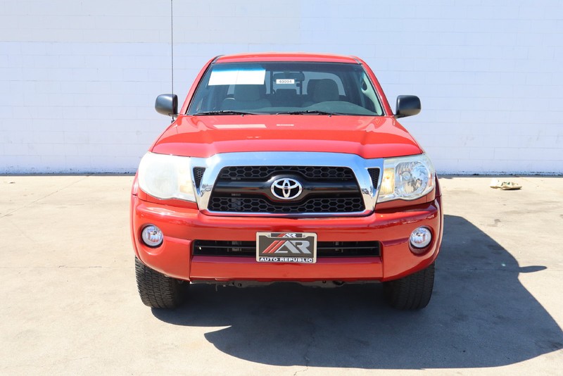 Toyota Tacoma Vehicle Full-screen Gallery Image 03
