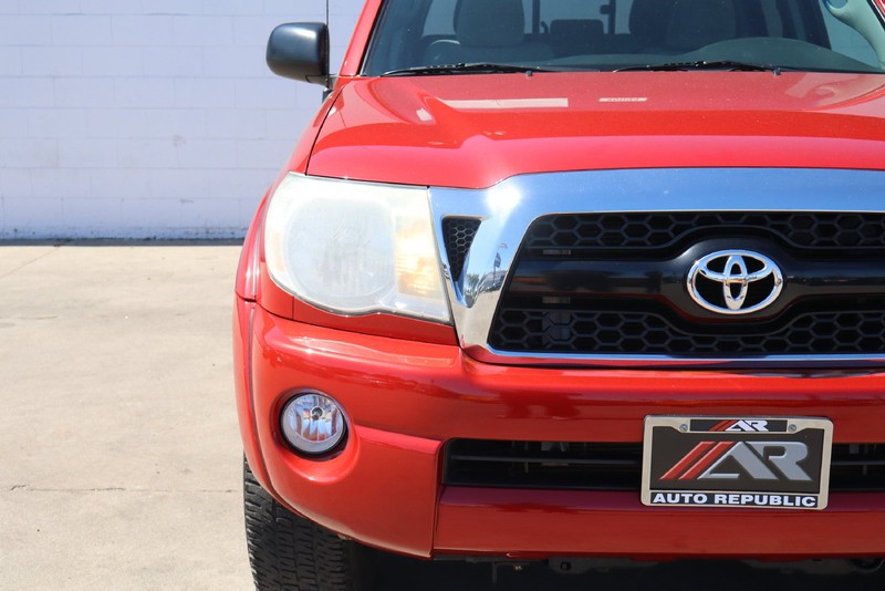 Toyota Tacoma Vehicle Full-screen Gallery Image 04