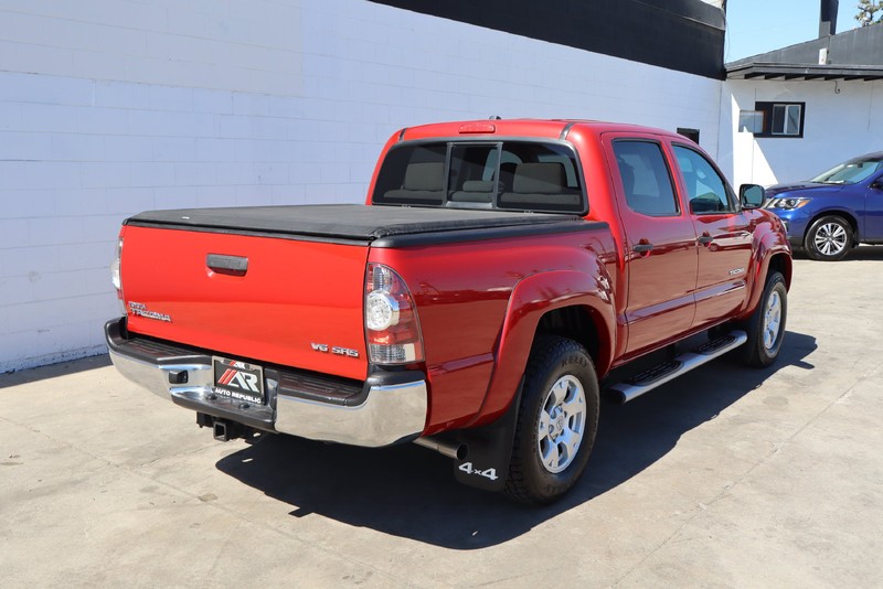 Toyota Tacoma Vehicle Full-screen Gallery Image 05