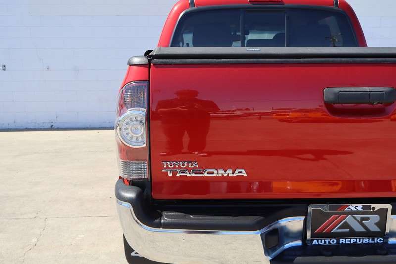 Toyota Tacoma Vehicle Full-screen Gallery Image 07