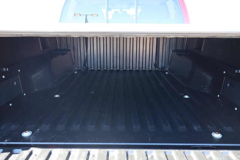 Toyota Tacoma Vehicle Full-screen Gallery Image 08