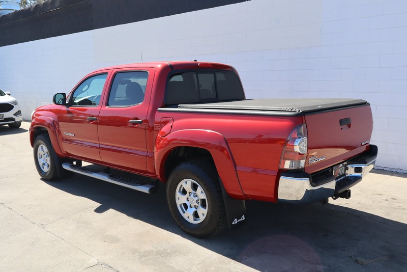 Toyota Tacoma Vehicle Full-screen Gallery Image 09