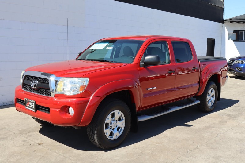 Toyota Tacoma Vehicle Full-screen Gallery Image 11