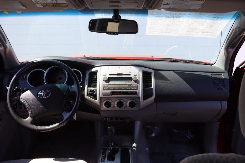 Toyota Tacoma Vehicle Full-screen Gallery Image 19