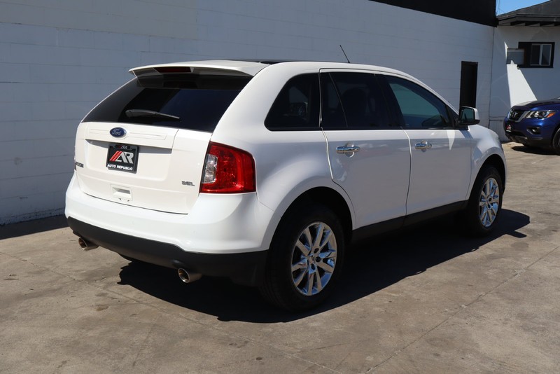 Ford Edge Vehicle Full-screen Gallery Image 05