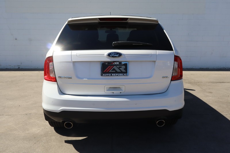 Ford Edge Vehicle Full-screen Gallery Image 06