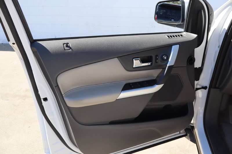 Ford Edge Vehicle Full-screen Gallery Image 13