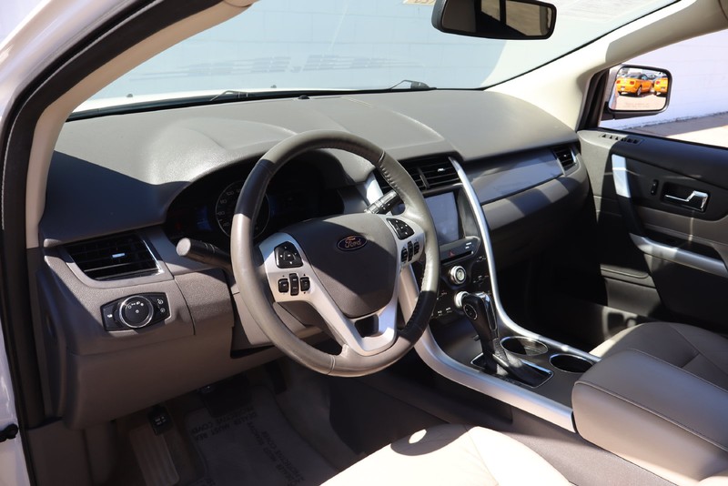 Ford Edge Vehicle Full-screen Gallery Image 14