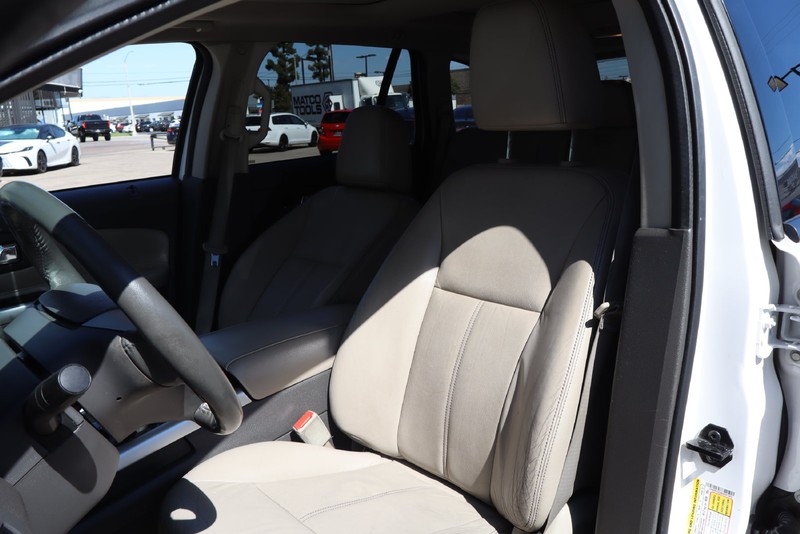 Ford Edge Vehicle Full-screen Gallery Image 15