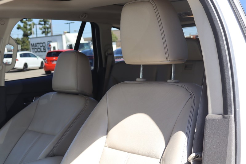 Ford Edge Vehicle Full-screen Gallery Image 16