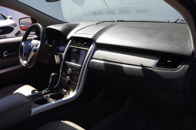 Ford Edge Vehicle Full-screen Gallery Image 17