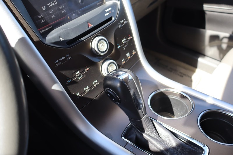Ford Edge Vehicle Full-screen Gallery Image 27