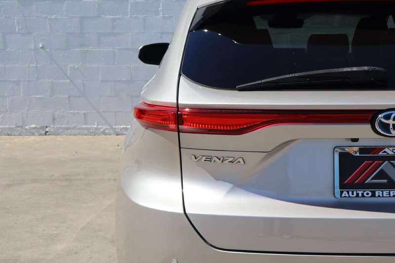 Toyota Venza Vehicle Full-screen Gallery Image 07