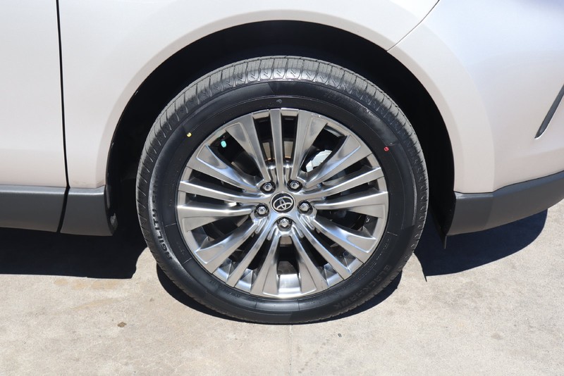 Toyota Venza Vehicle Full-screen Gallery Image 14