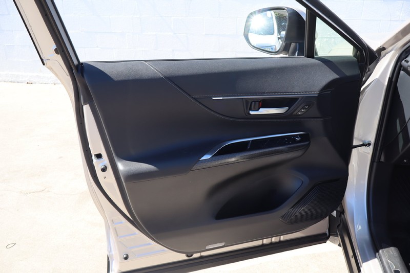Toyota Venza Vehicle Full-screen Gallery Image 15