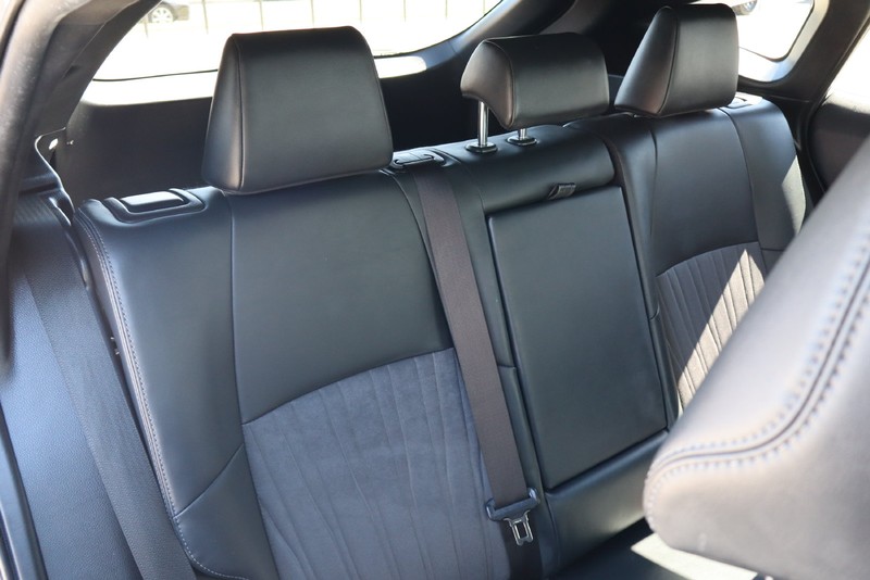 Toyota Venza Vehicle Full-screen Gallery Image 21