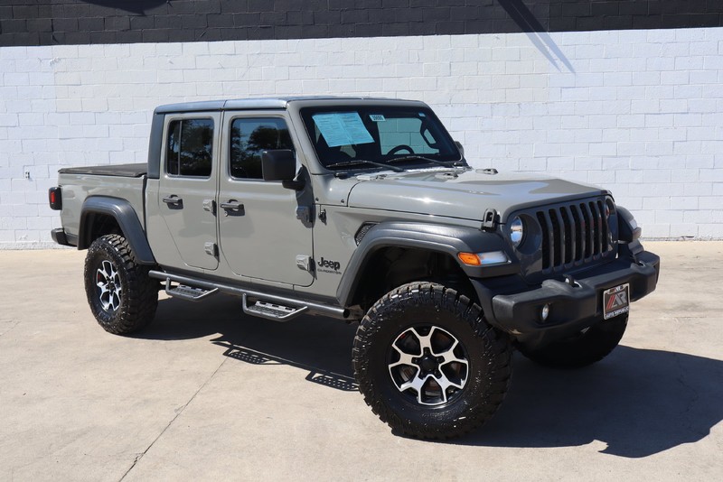 Jeep Gladiator Vehicle Full-screen Gallery Image 01