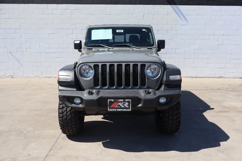 Jeep Gladiator Vehicle Full-screen Gallery Image 02