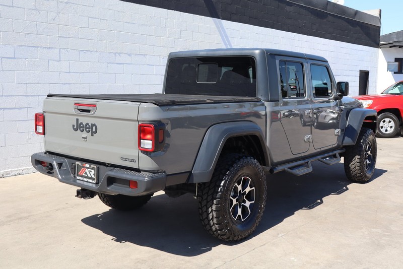 Jeep Gladiator Vehicle Full-screen Gallery Image 05