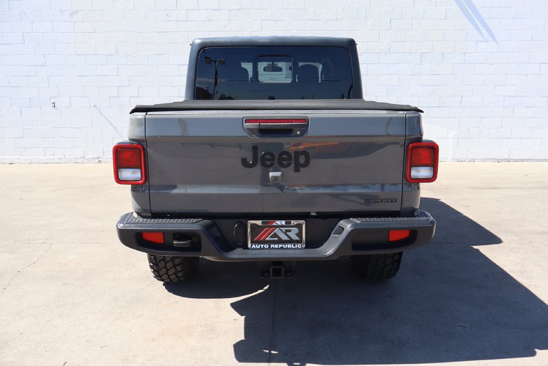 Jeep Gladiator Vehicle Full-screen Gallery Image 06