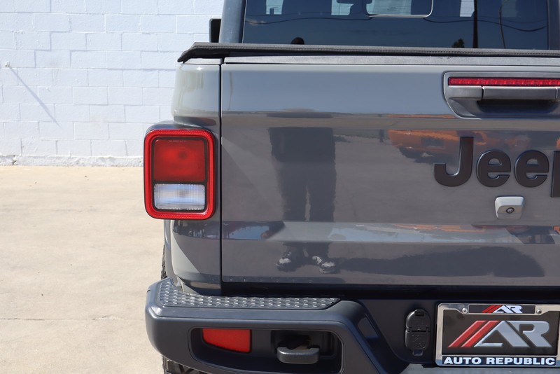 Jeep Gladiator Vehicle Full-screen Gallery Image 07