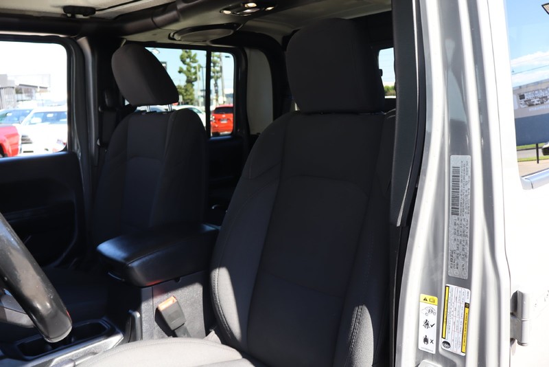 Jeep Gladiator Vehicle Full-screen Gallery Image 16