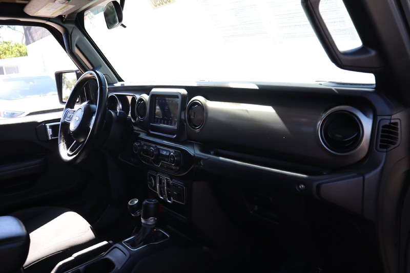 Jeep Gladiator Vehicle Full-screen Gallery Image 18