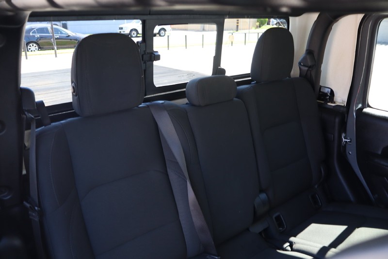 Jeep Gladiator Vehicle Full-screen Gallery Image 20