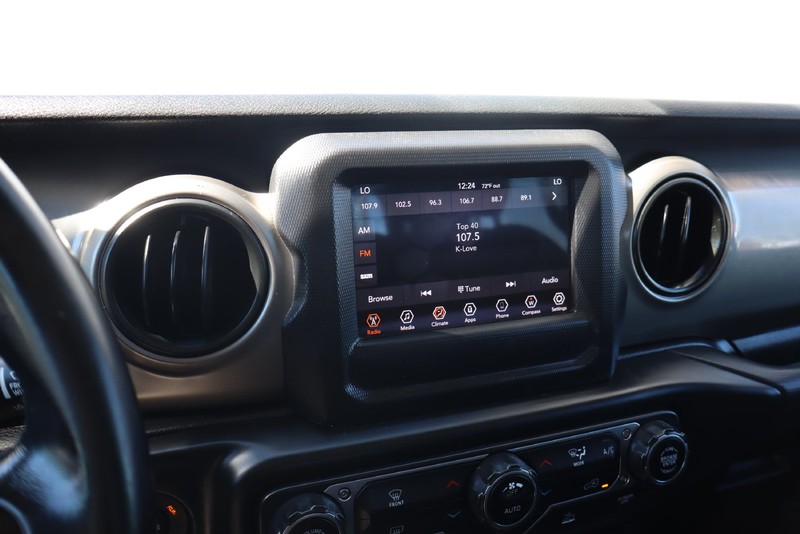 Jeep Gladiator Vehicle Full-screen Gallery Image 26