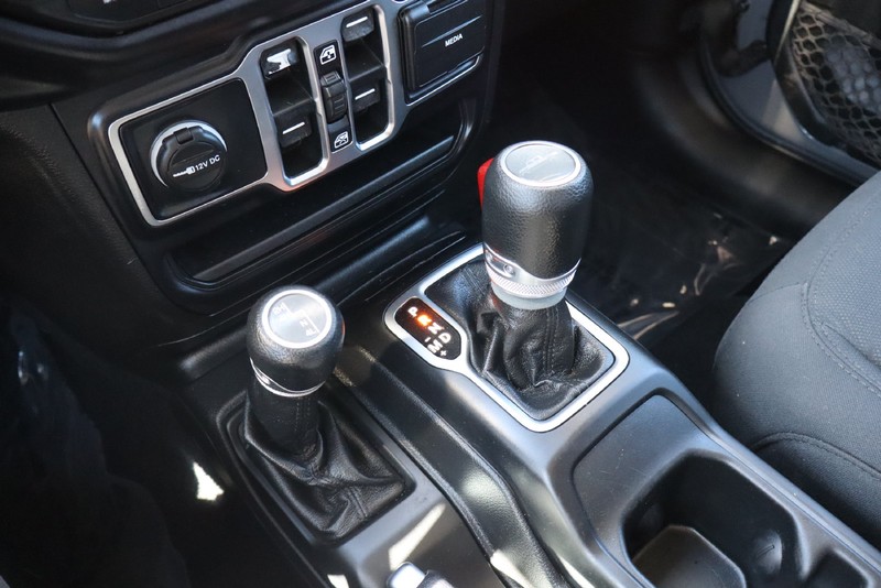 Jeep Gladiator Vehicle Full-screen Gallery Image 28