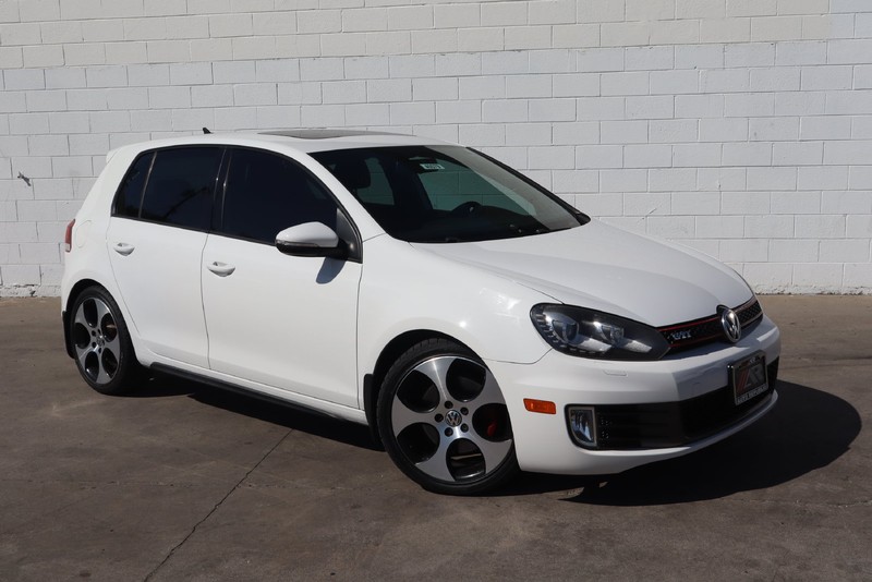 Volkswagen GTI Vehicle Full-screen Gallery Image 01
