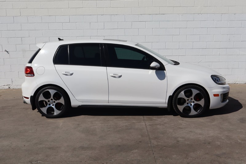 Volkswagen GTI Vehicle Full-screen Gallery Image 04