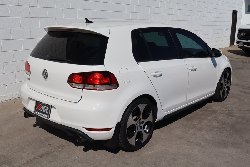 Volkswagen GTI Vehicle Full-screen Gallery Image 05
