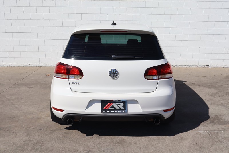 Volkswagen GTI Vehicle Full-screen Gallery Image 06