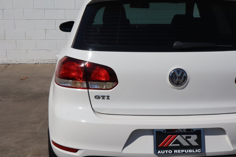 Volkswagen GTI Vehicle Full-screen Gallery Image 07