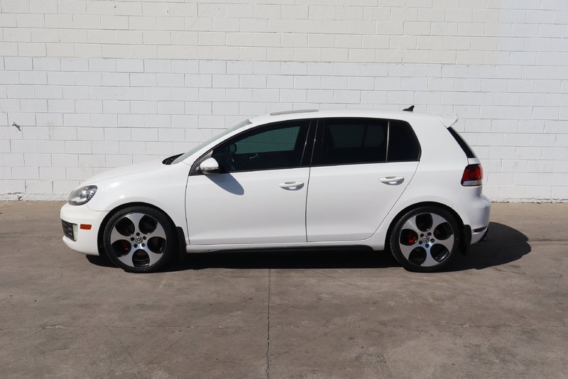 Volkswagen GTI Vehicle Full-screen Gallery Image 10