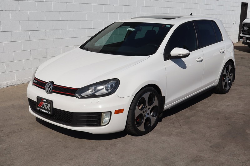 Volkswagen GTI Vehicle Full-screen Gallery Image 11