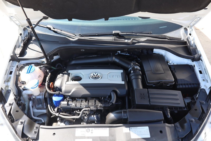 Volkswagen GTI Vehicle Full-screen Gallery Image 12