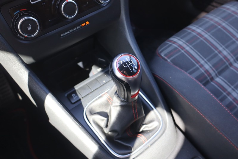 Volkswagen GTI Vehicle Full-screen Gallery Image 25