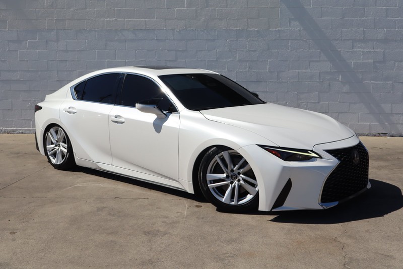 Lexus IS Vehicle Full-screen Gallery Image 01