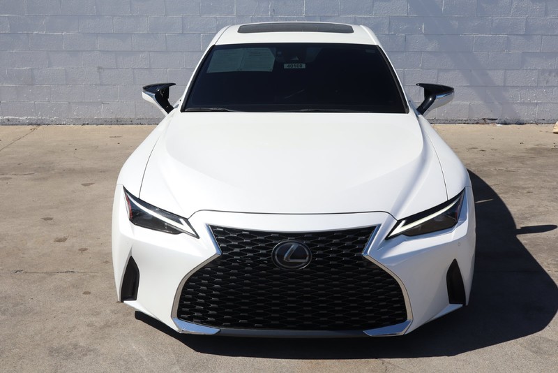 Lexus IS Vehicle Full-screen Gallery Image 02