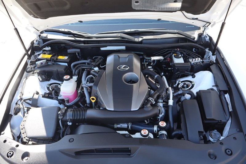 Lexus IS Vehicle Full-screen Gallery Image 12
